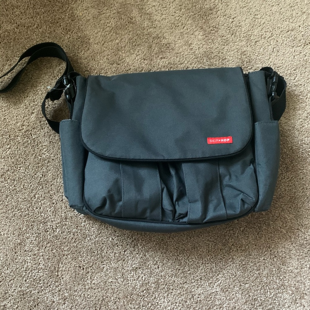 Skip hop messenger bag